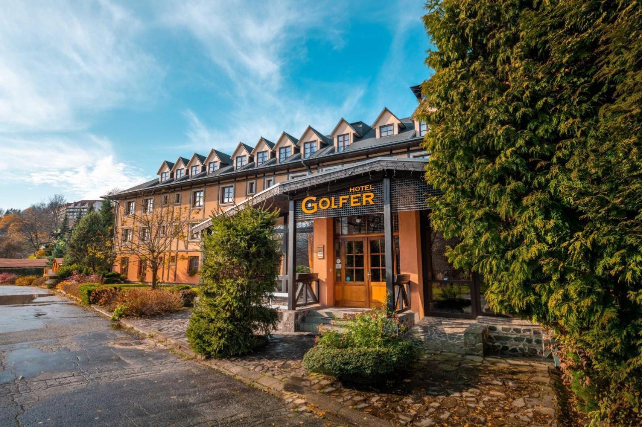 Hotel Golfer เครมนิตซา ภายนอก รูปภาพ